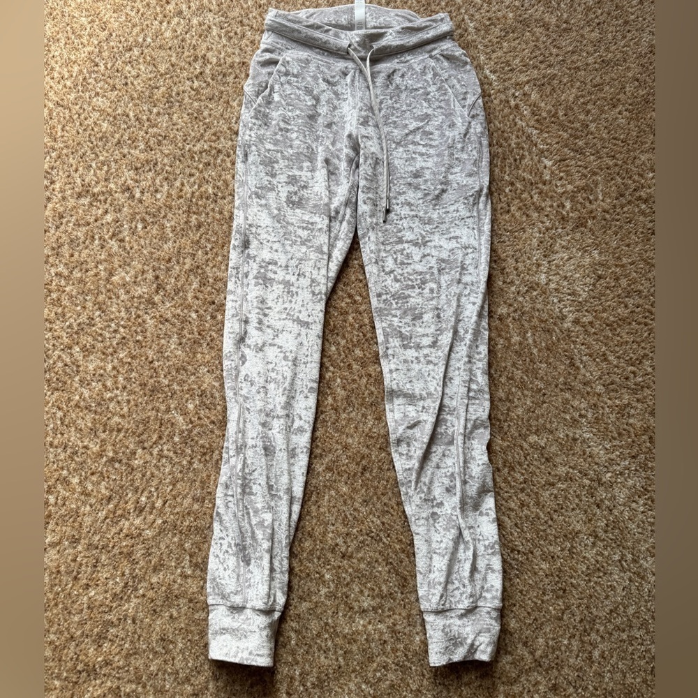 Lululemon Ready to Crush Velvet Joggers Size 2